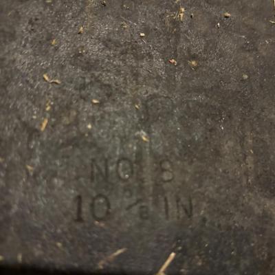 #8 Cast Iron Dutch Oven
