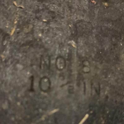 #8 Cast Iron Dutch Oven