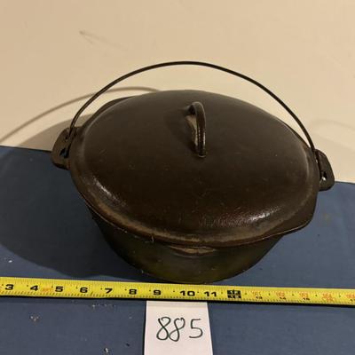 #8 Cast Iron Dutch Oven