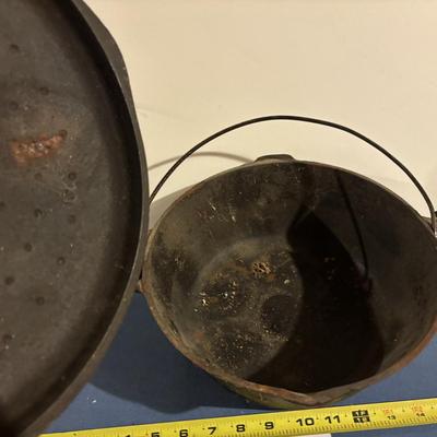 #8 Cast Iron Dutch Oven