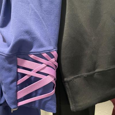 Ladies Small leggings and sweatshirts