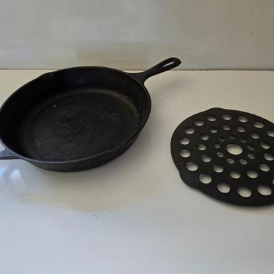 Lodge Cast Iron Skillet with Trivet – Classic Cooking Set