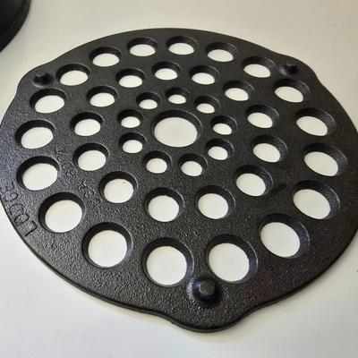 Lodge Cast Iron Skillet with Trivet – Classic Cooking Set