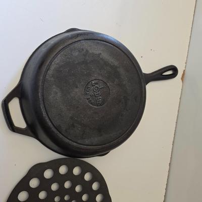 Lodge Cast Iron Skillet with Trivet – Classic Cooking Set