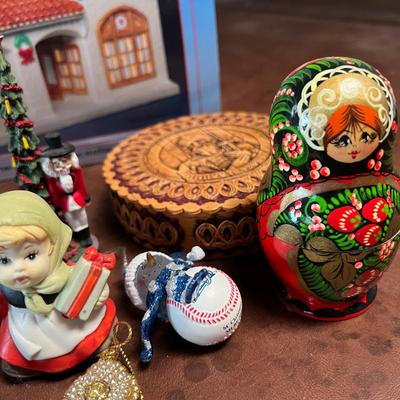 Big Christmas Lot - Figurines, Ornaments, Collectibles, Wrapping