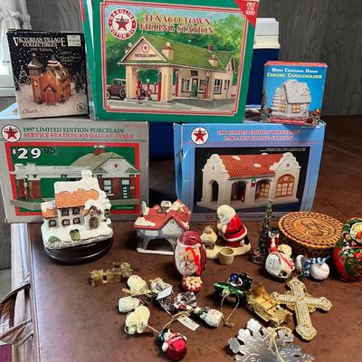 Big Christmas Lot - Figurines, Ornaments, Collectibles, Wrapping