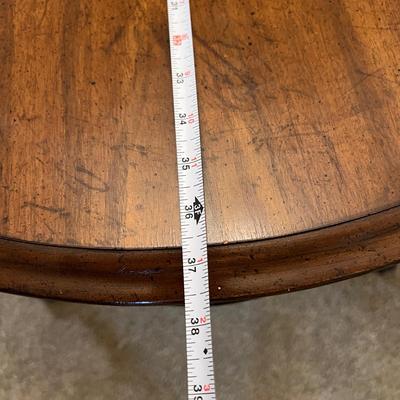 White Furniture Co. Dining Room Table w 4 Chairs