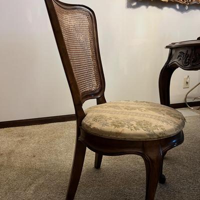 White Furniture Co. Dining Room Table w 4 Chairs