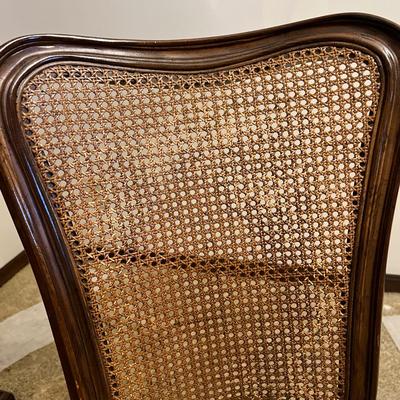 White Furniture Co. Dining Room Table w 4 Chairs
