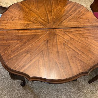 White Furniture Co. Dining Room Table w 4 Chairs