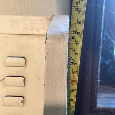 Lot 107 Adjustable Display shelf, with understorage
