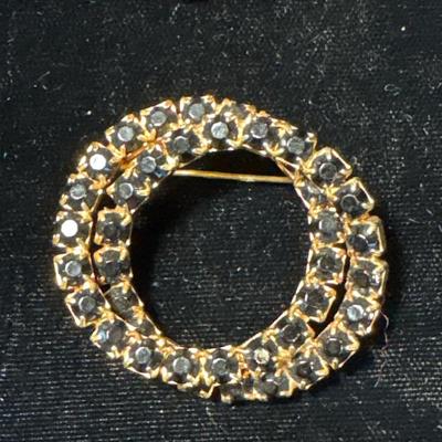 4 vintage brooches