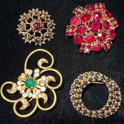 4 vintage brooches