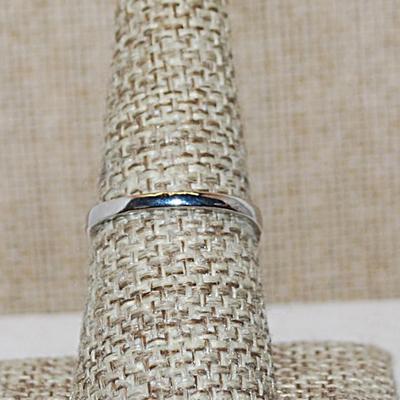 Size 8 Row of Cobalt BLUE Stones in a Swirl Setting on a Silver Tone Band (1.8g)