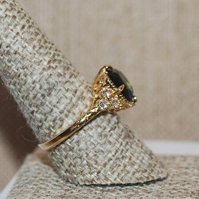 Size 9 Smoky GREEN Beveled & Rounded Square Main Stone with Triple Sides Stones on a Gold Tone Band (5.0g)