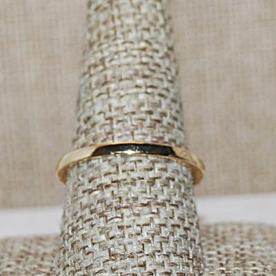Size 9 Smoky GREEN Beveled & Rounded Square Main Stone with Triple Sides Stones on a Gold Tone Band (5.0g)