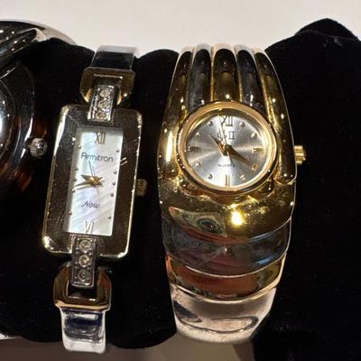 Watches & handbag holder