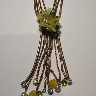 Vintage gold tone necklace with pendant