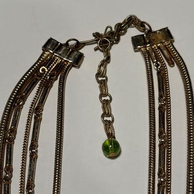 Vintage gold tone necklace with pendant