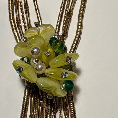 Vintage gold tone necklace with pendant