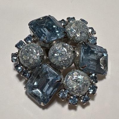 2 vintage brooches