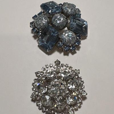 2 vintage brooches