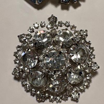 2 vintage brooches