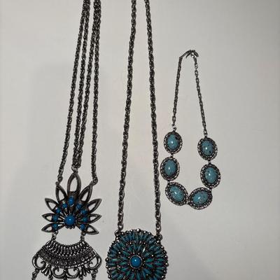3 turquoise-look necklaces