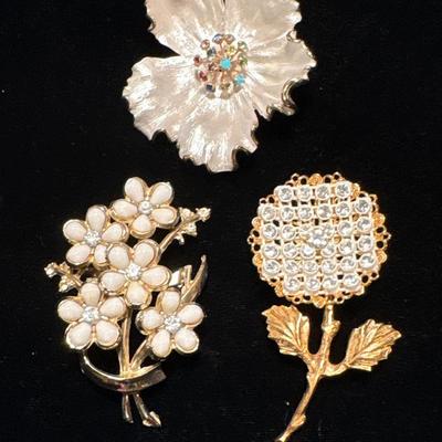 2 vintage brooches