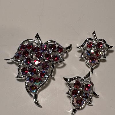 Sarah Coventry brooch & clip-on earrings