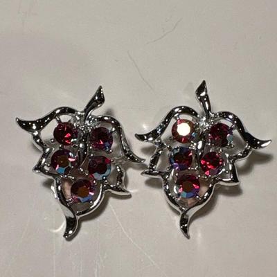 Sarah Coventry brooch & clip-on earrings