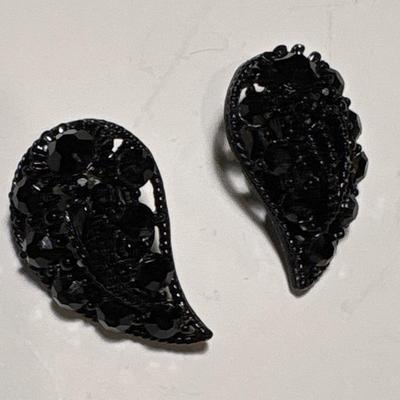 Vintage black filigree swirl brooch & clip-on earrings