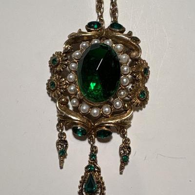 Vintage gold/green necklace