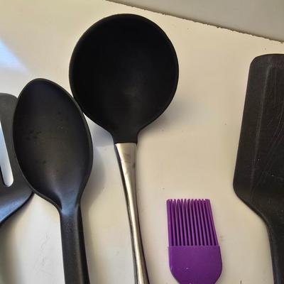 Kitchen Utensil Lot – 9-Piece Mixed Tool Set