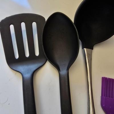 Kitchen Utensil Lot – 9-Piece Mixed Tool Set