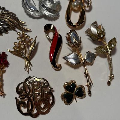 Vintage assortment of pins