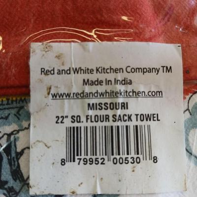 Vintage Souvenir State 22" square Flour Sack Towels