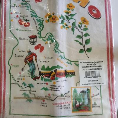 Vintage Souvenir State 22" square Flour Sack Towels