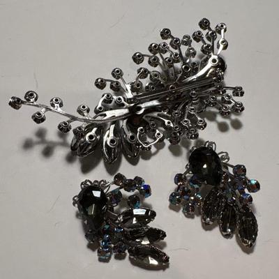 Beautiful rhinestone brooch & clip-on earrings