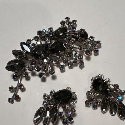 Beautiful rhinestone brooch & clip-on earrings