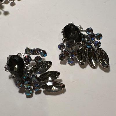 Beautiful rhinestone brooch & clip-on earrings