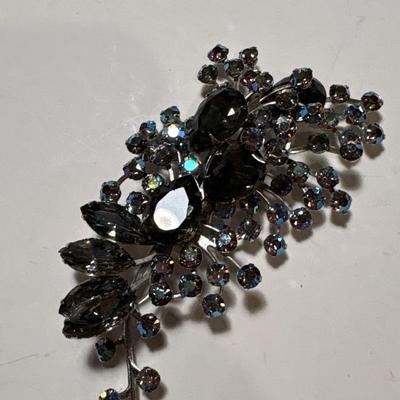 Beautiful rhinestone brooch & clip-on earrings