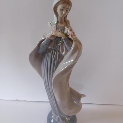 Lladro #5171 "Madonna with Flowers" – Retired Figurine – Made in Spain