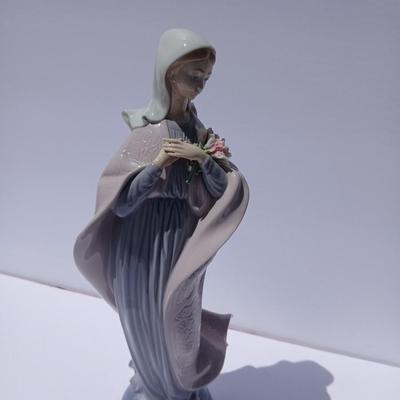Lladro #5171 "Madonna with Flowers" – Retired Figurine – Made in Spain