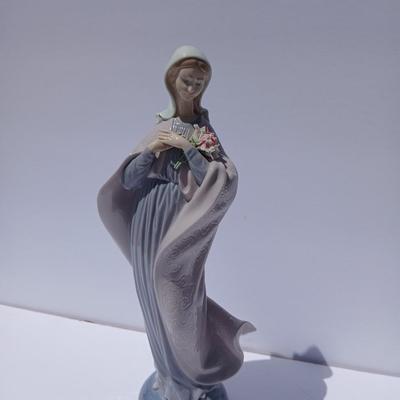 Lladro #5171 "Madonna with Flowers" – Retired Figurine – Made in Spain