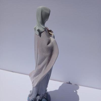 Lladro #5171 "Madonna with Flowers" – Retired Figurine – Made in Spain
