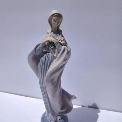 Lladro #5171 "Madonna with Flowers" – Retired Figurine – Made in Spain