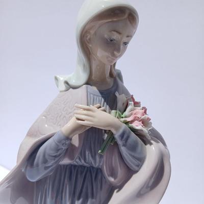 Lladro #5171 "Madonna with Flowers" – Retired Figurine – Made in Spain