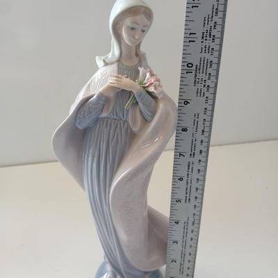 Lladro #5171 "Madonna with Flowers" – Retired Figurine – Made in Spain