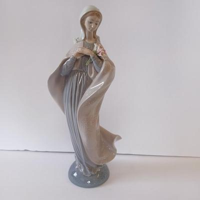 Lladro #5171 "Madonna with Flowers" – Retired Figurine – Made in Spain